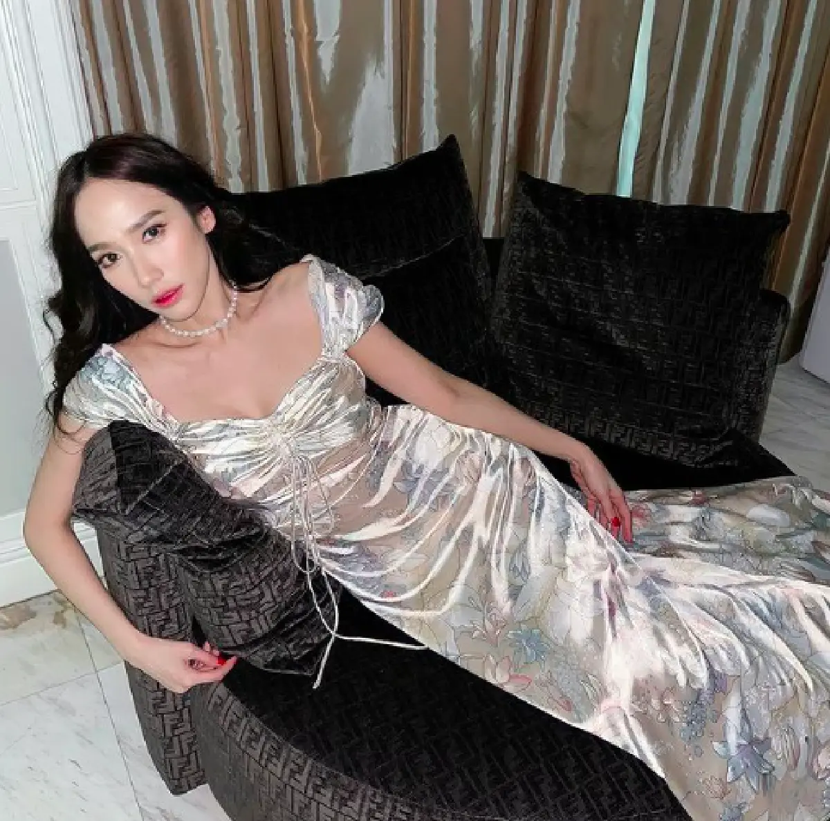 "อั้ม พัชราภา" ไม่เสียชื่อเกมเมอร์ตัวแม่! โต๊ะ-เก้าอี้เล่นเกม จัดเต็มชุดใหญ่ไฟกระพริบ