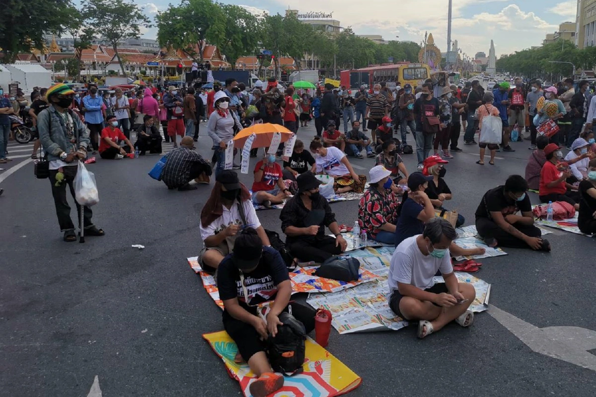 เริ่มแล้ว!!ม็อบไทยไม่ทนเตรียมเคลื่อนไปทำเนียบฯ18.30น.