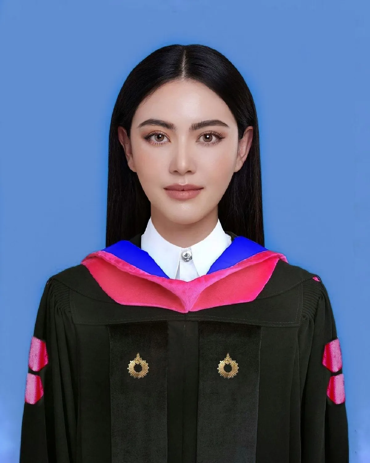 ครบเครื่อง! "ใหม่ ดาวิกา" ขึ้นแท่นเป็นมหาบัณฑิต คว้าปริญญาโท ได้สำเร็จ