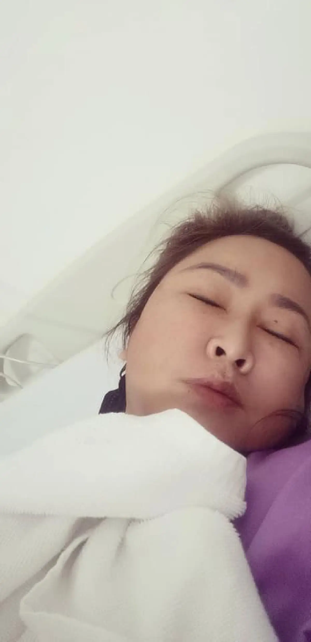 "อ้อย กระท้อน" ถูกส่งตัวเข้าไอซียูด่วน หลังฉีดวัคซีนโควิด Astra Zeneca 