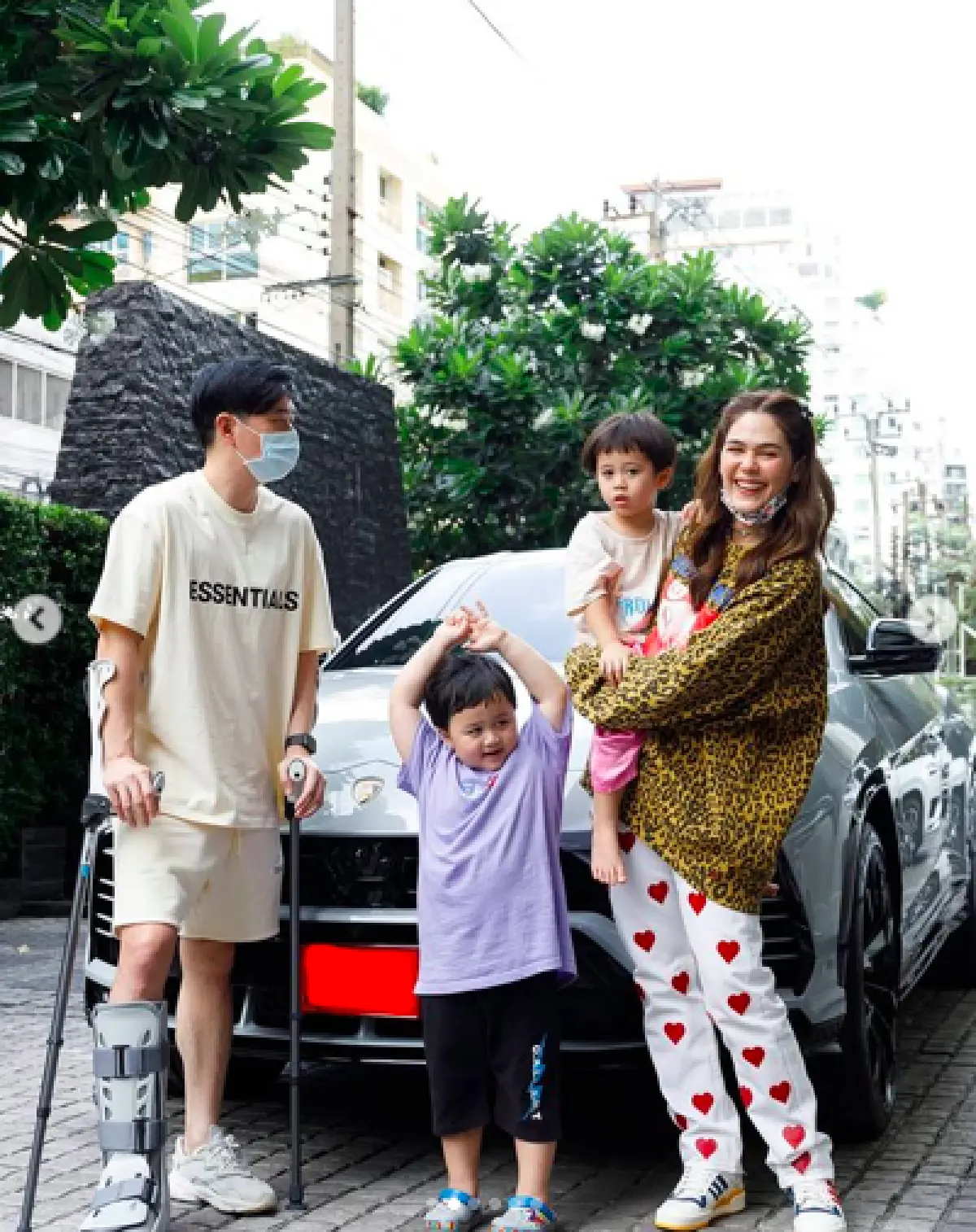 “น็อต” จัดรถซูเปอร์คาร์สุดหรู ให้ “ชมพู่” เนื่องในวันเกิดอายุครบ 40 ปี