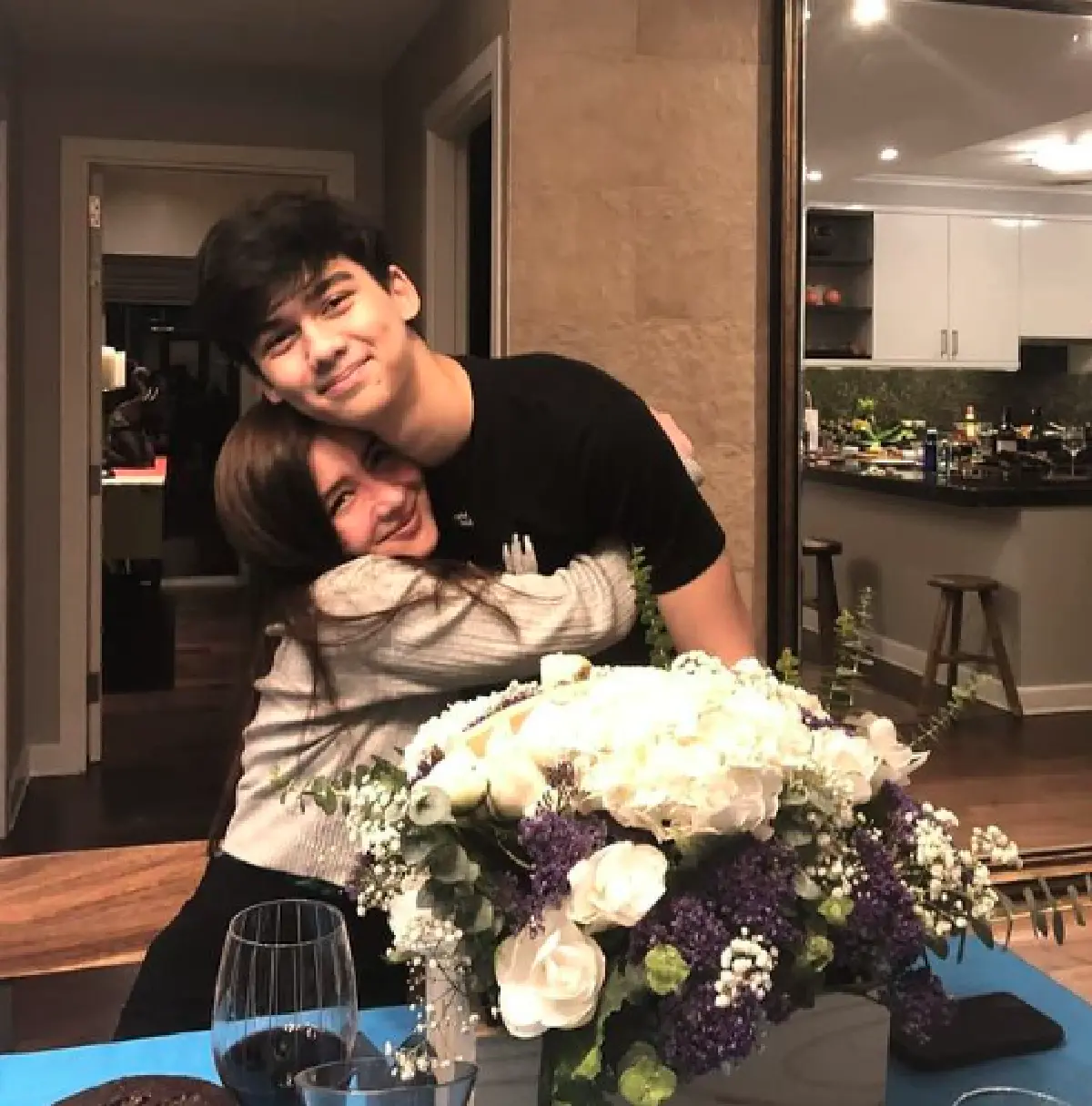 "นิโคล" ฉลองวันเกิดวัย 49 กับ “น้องทิกเกอร์” แบบเรียบง่ายแต่สุดอบอุ่น 