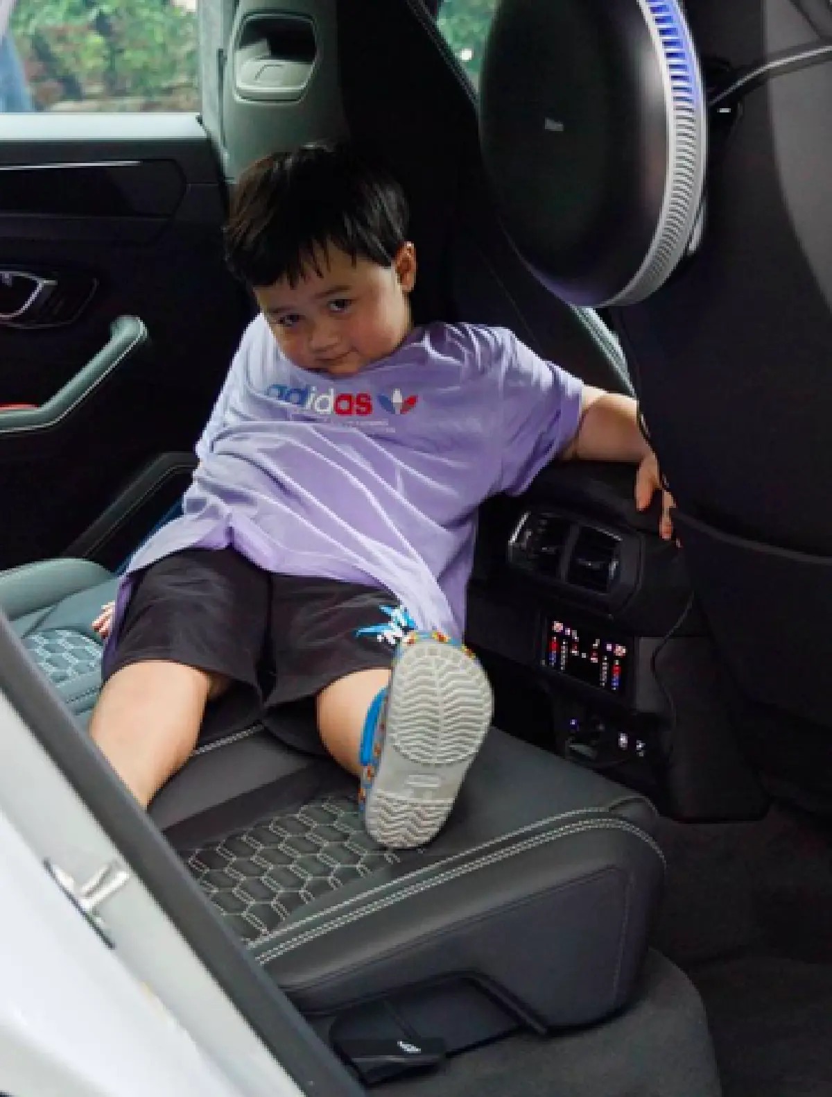 “น็อต” จัดรถซูเปอร์คาร์สุดหรู ให้ “ชมพู่” เนื่องในวันเกิดอายุครบ 40 ปี