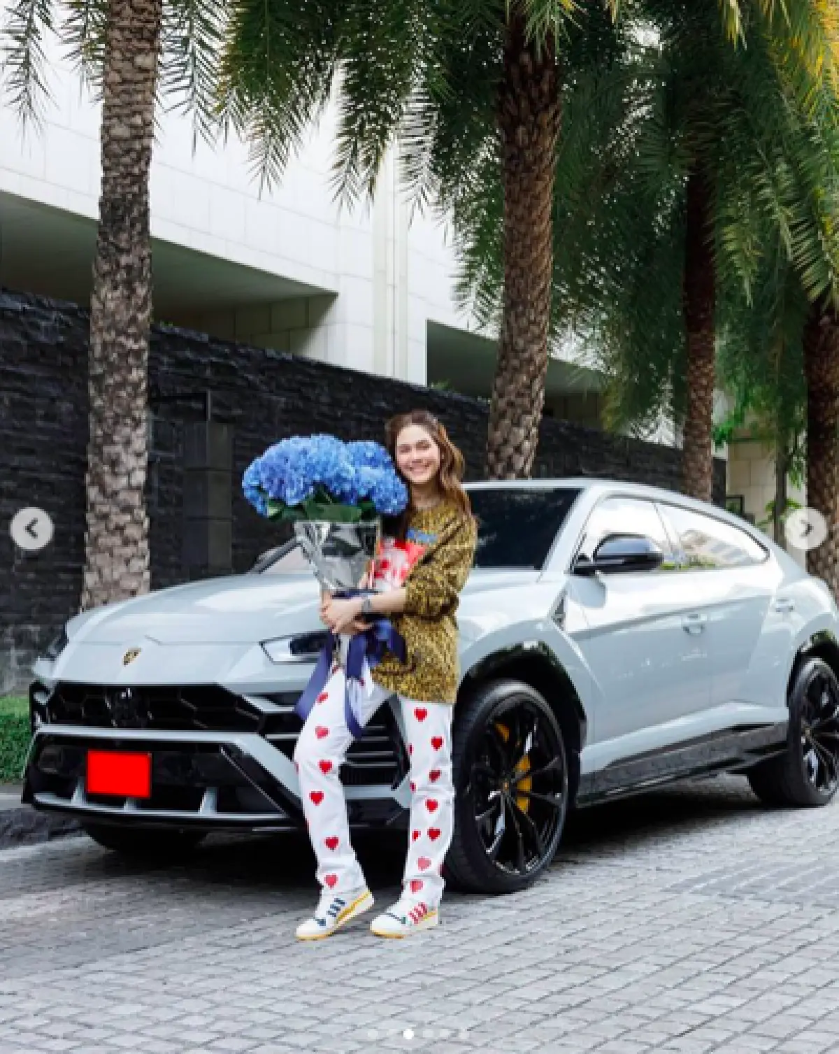 “น็อต” จัดรถซูเปอร์คาร์สุดหรู ให้ “ชมพู่” เนื่องในวันเกิดอายุครบ 40 ปี