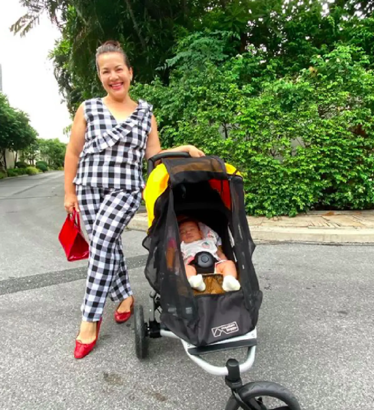 "หนูแหม่ม-บ๊อบบี้" เปิดตัว "น้องแอลลี่" ลูกบุญธรรมวัย 3 เดือน สุดน่ารัก