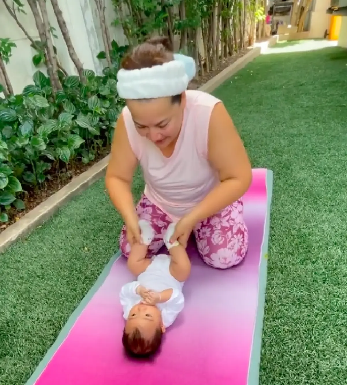 "หนูแหม่ม-บ๊อบบี้" เปิดตัว "น้องแอลลี่" ลูกบุญธรรมวัย 3 เดือน สุดน่ารัก