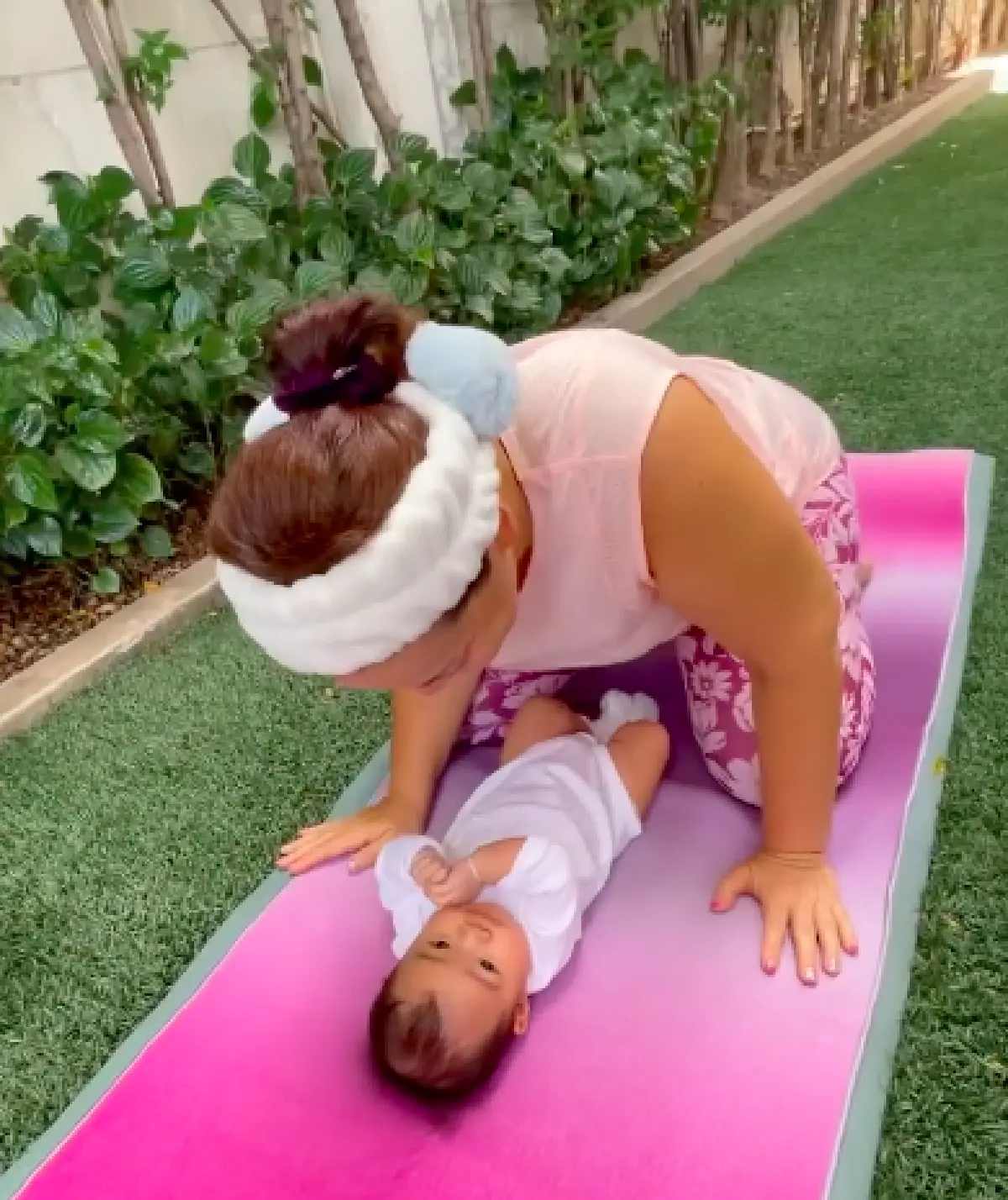 "หนูแหม่ม-บ๊อบบี้" เปิดตัว "น้องแอลลี่" ลูกบุญธรรมวัย 3 เดือน สุดน่ารัก