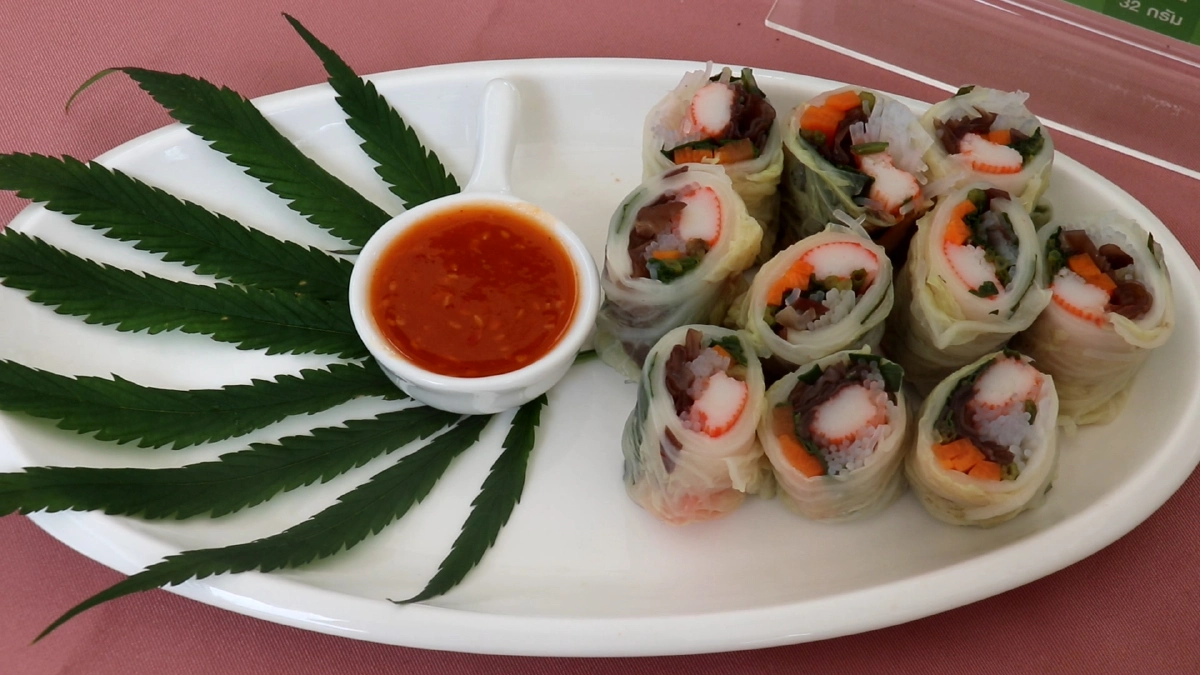 เปิดร้านกัญชาเพื่อสุขภาพโชว์สารพัดเมนูเด็ดชวนลิ้มลอง