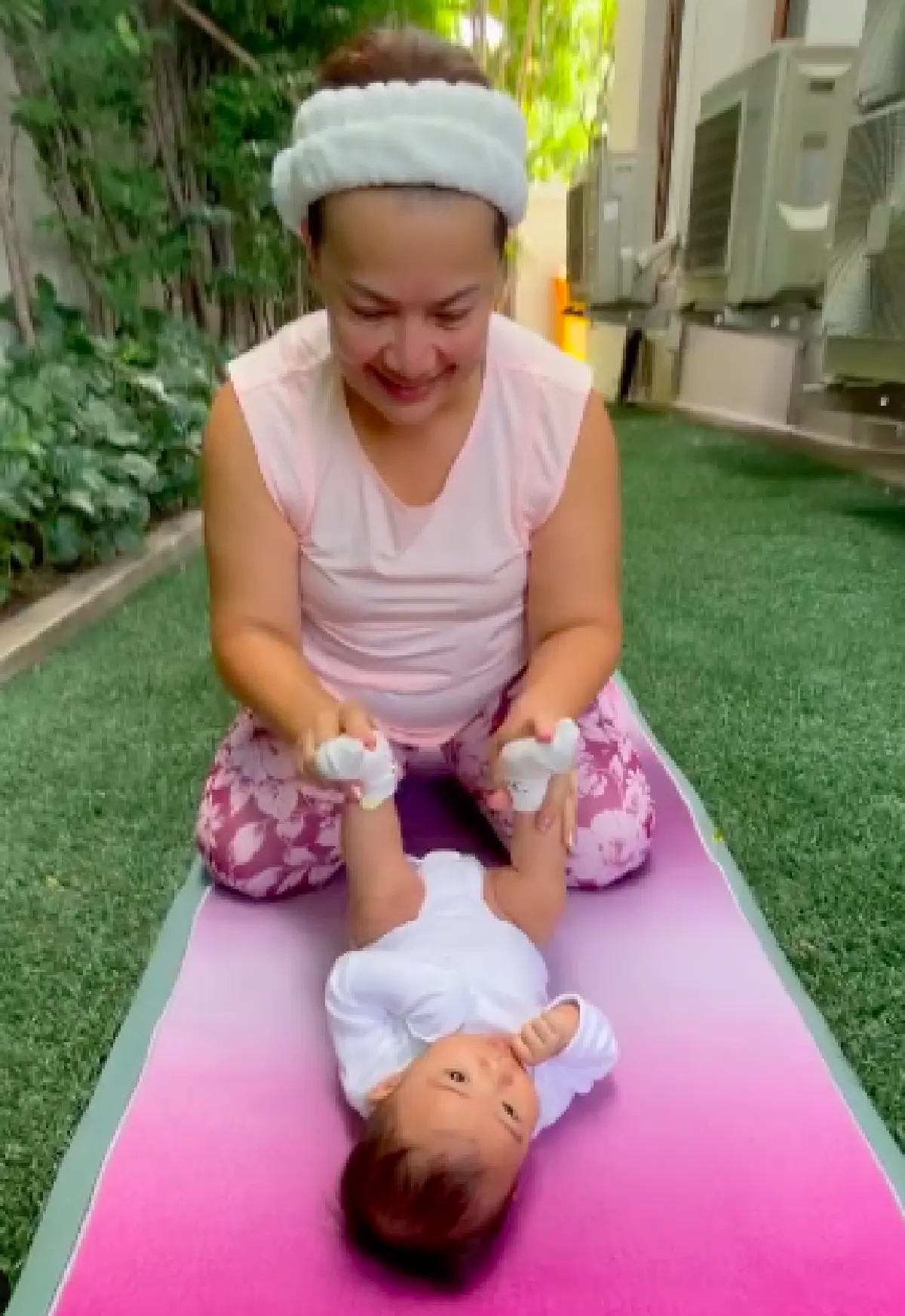 "หนูแหม่ม-บ๊อบบี้" เปิดตัว "น้องแอลลี่" ลูกบุญธรรมวัย 3 เดือน สุดน่ารัก