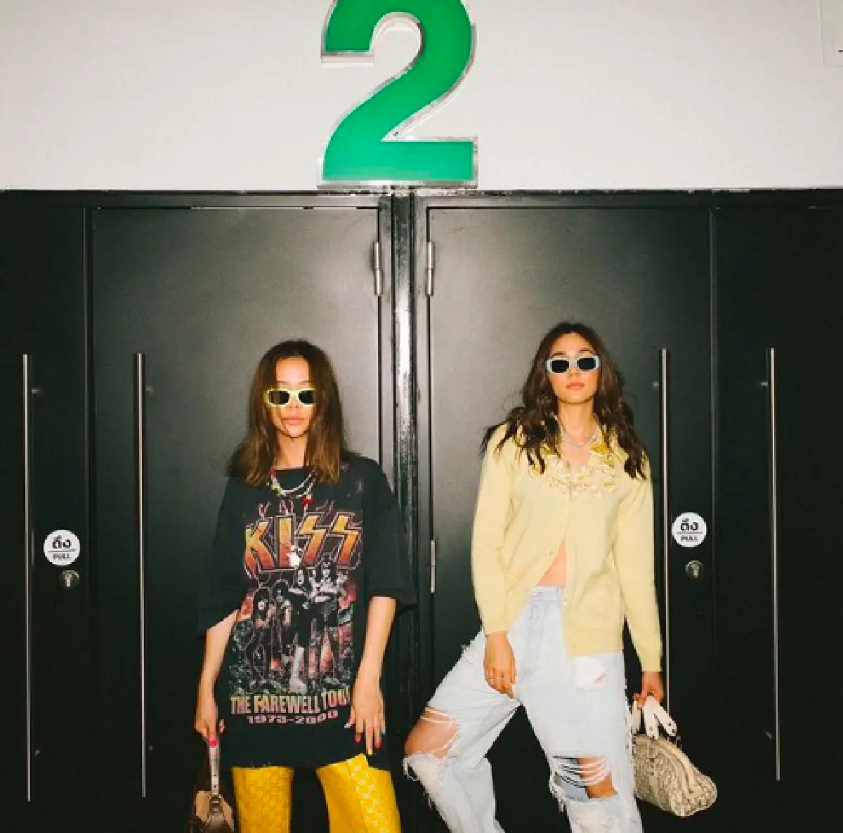 “ชมพู่” แฮปปี้หนัก “พลอย ชวพร” มอบของขวัญแรร์ไอเทมจากศิลปินดังให้ถึงที่