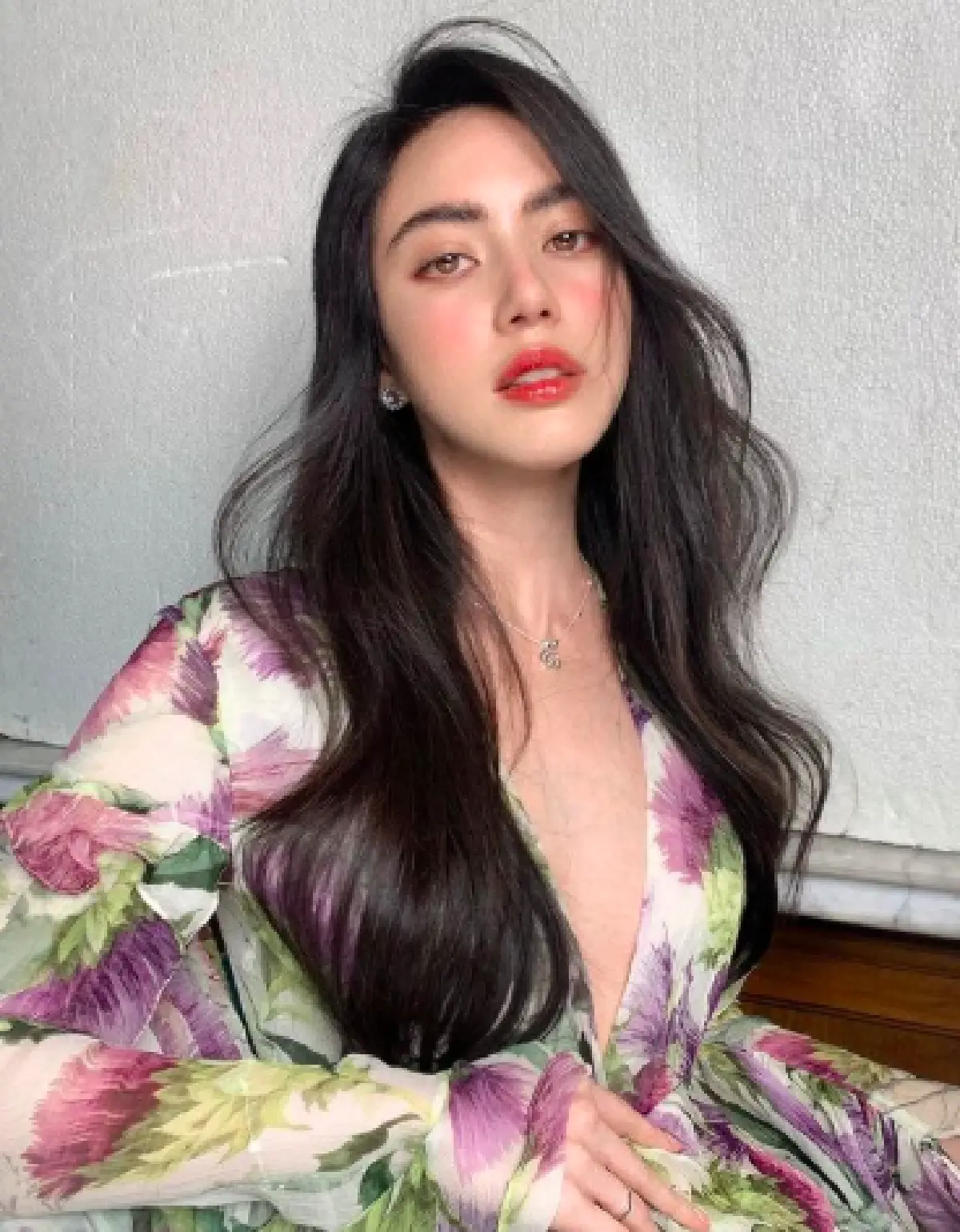 “ใหม่ ดาวิกา” เปลี่ยนลุคเป็นสาวผมสั้น หน้าม้า จัดแสงสีถ่ายภาพแบบกาแล็กซี่มีเสน่ห์สุดๆ