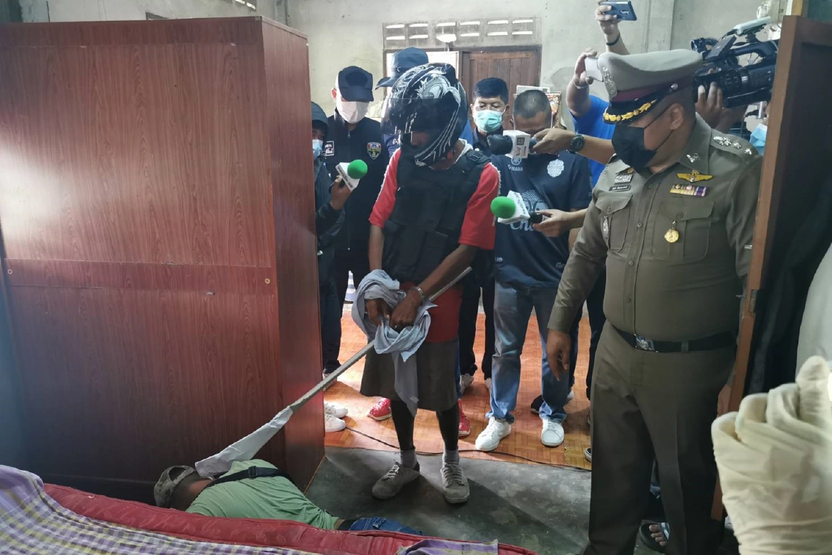 ตร.คุมลูกทรพีฆ่าพ่อฝังดินทำแผนไม่ได้ป่วยทางจิตมีสติครบถ้วน