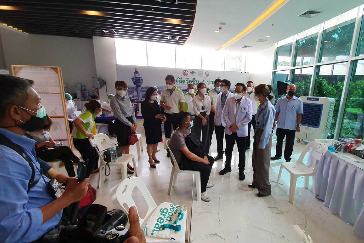 "นายกตู่ นันทิดา"ให้กำลังใจผู้ฉีดวัคซีนโควิดม.33วันแรก