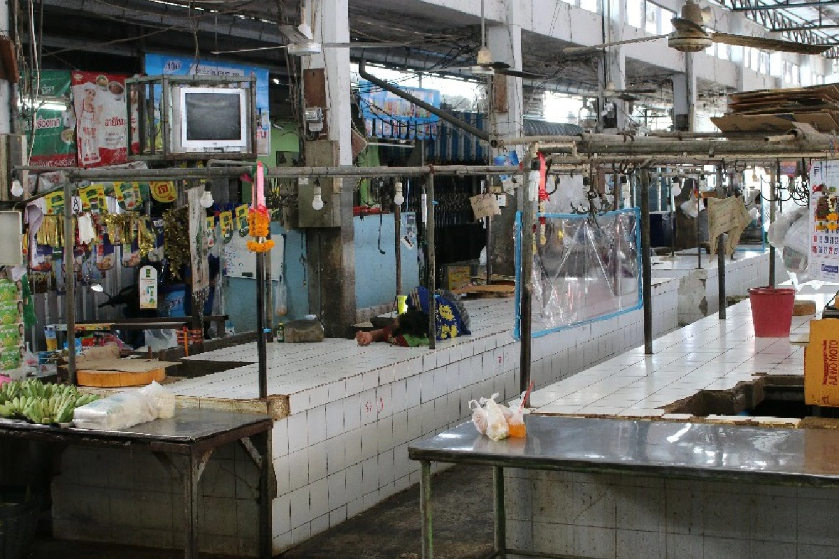 ผู้ค้าตลาดสดเทศบาลเมืองกาญจน์ขอช่วยเยียวยาหลังเจอคำสั่งฟ้าผ่า