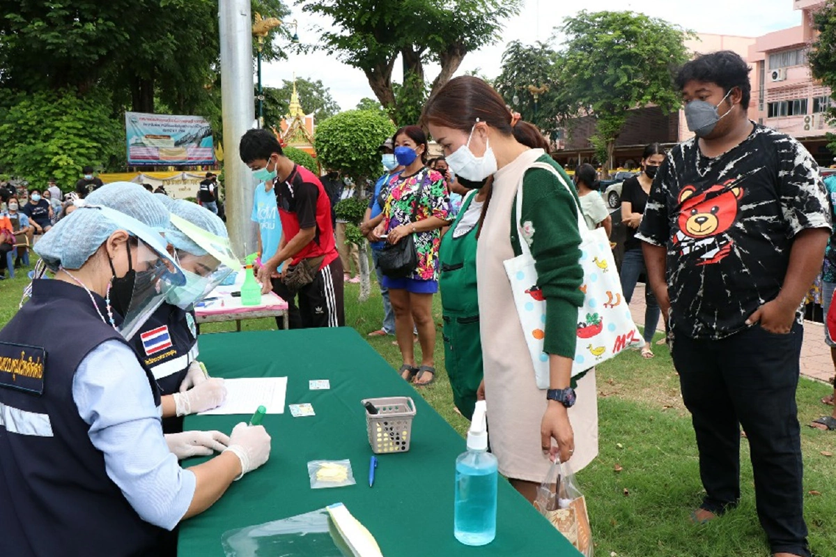 ชาวตลาดสายหยุดร่วม 300 คนแห่ตรวจโควิดจัดบิ๊กคลีนนิ่งซ้ำอีกรอบ
