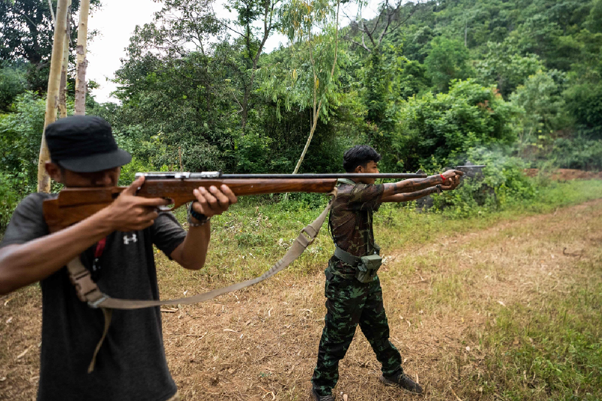 วิถีนักสู้เผด็จการ ภาพชีวิตนักรบประชาชนกะเรนนี