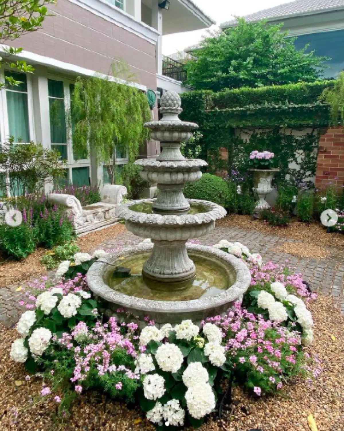 “ซี ศิวัฒน์” ทุ่มทุน สั่งปลูกดอกไม้ใหม่ให้ทั้งสวน เซอร์ไพรส์วันเกิด “เอมี่ กลิ่นประทุม”