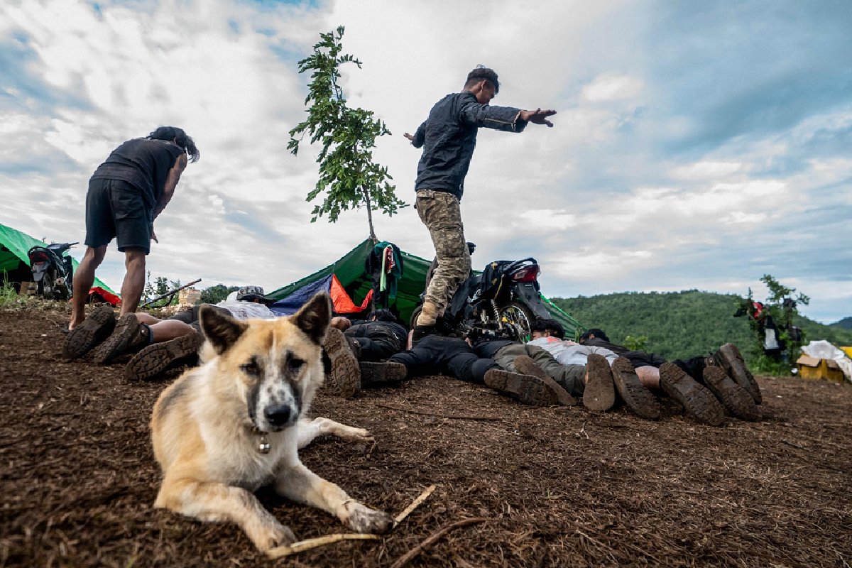 วิถีนักสู้เผด็จการ ภาพชีวิตนักรบประชาชนกะเรนนี