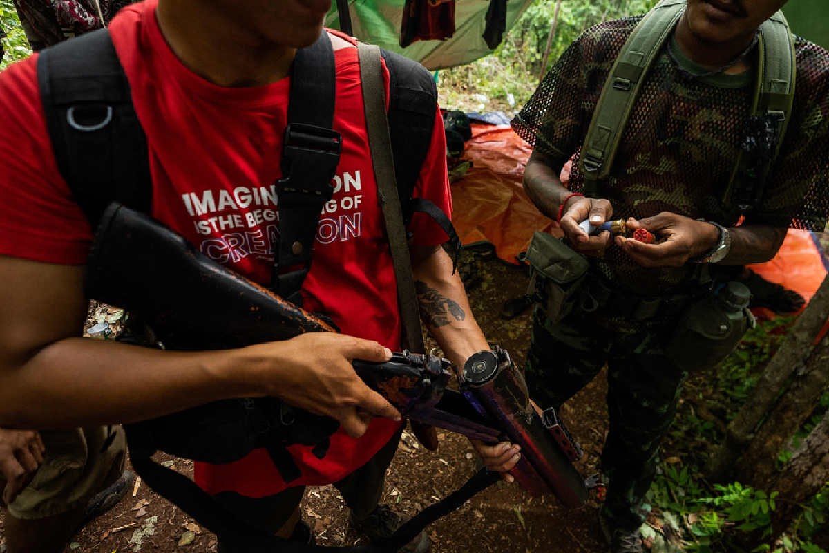 วิถีนักสู้เผด็จการ ภาพชีวิตนักรบประชาชนกะเรนนี