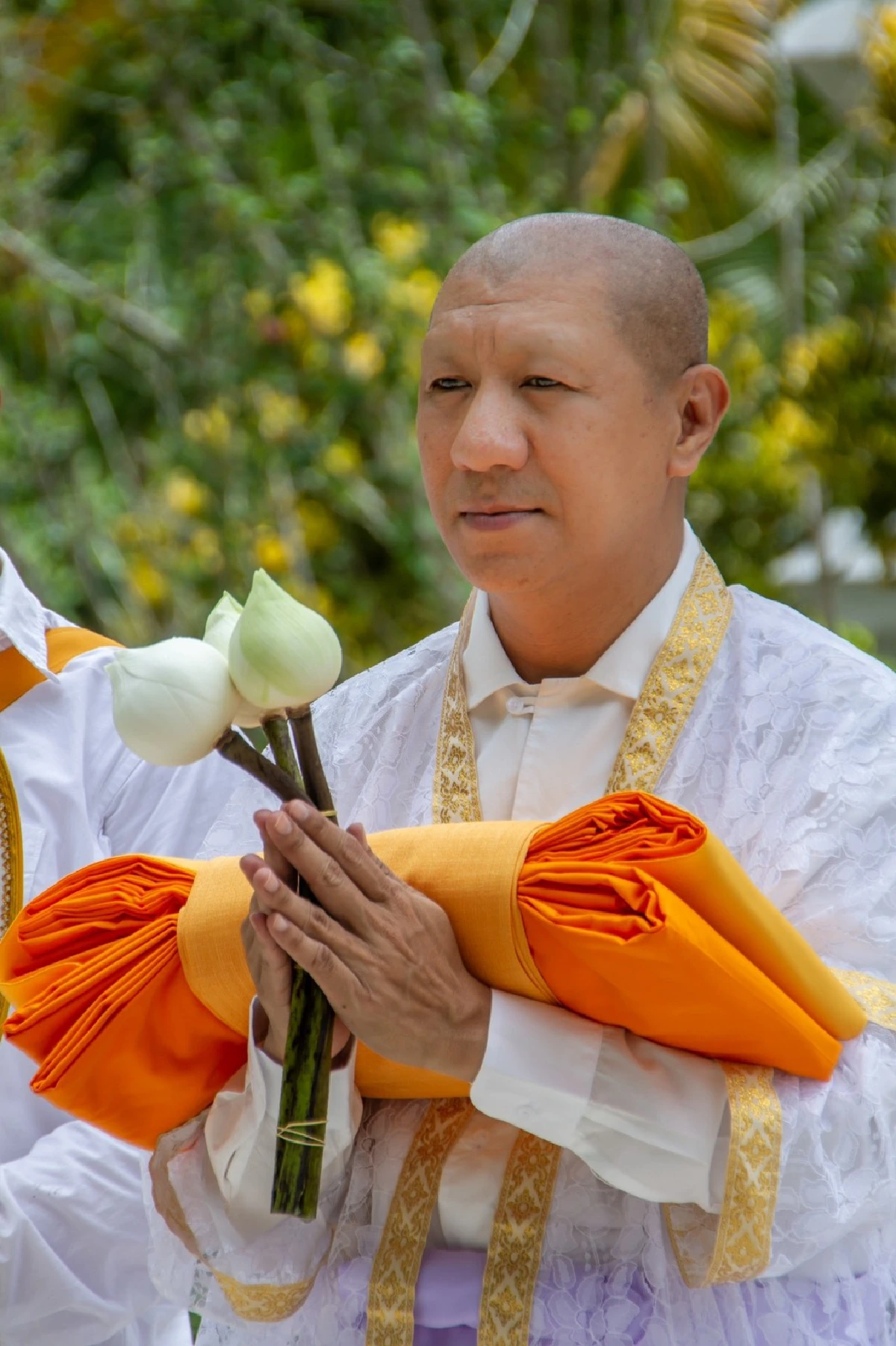 “โน้ส อุดม” เข้าสู่ทางธรรม บวชเป็นพระอย่างเรียบง่าย ที่จ.เชียงราย 
