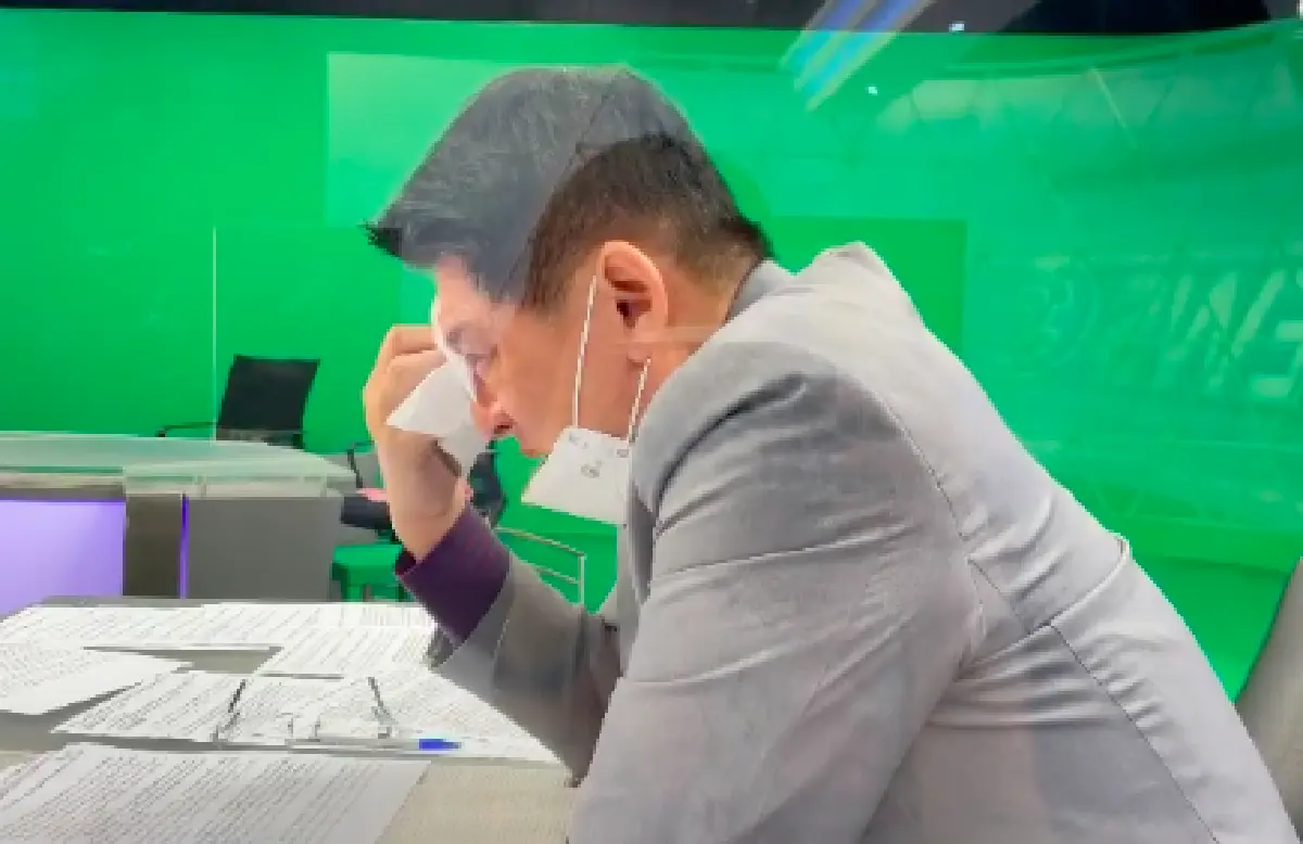 "น้องไบรท์" เผยภาพ "สรยุทธ" ก้มหน้าร้องไห้ หลังอ่านข่าวผู้ป่วยโควิด-19 เสียชีวิต 