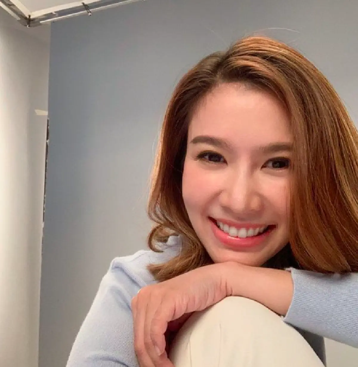 "น้องไบรท์" เผยภาพ "สรยุทธ" ก้มหน้าร้องไห้ หลังอ่านข่าวผู้ป่วยโควิด-19 เสียชีวิต 