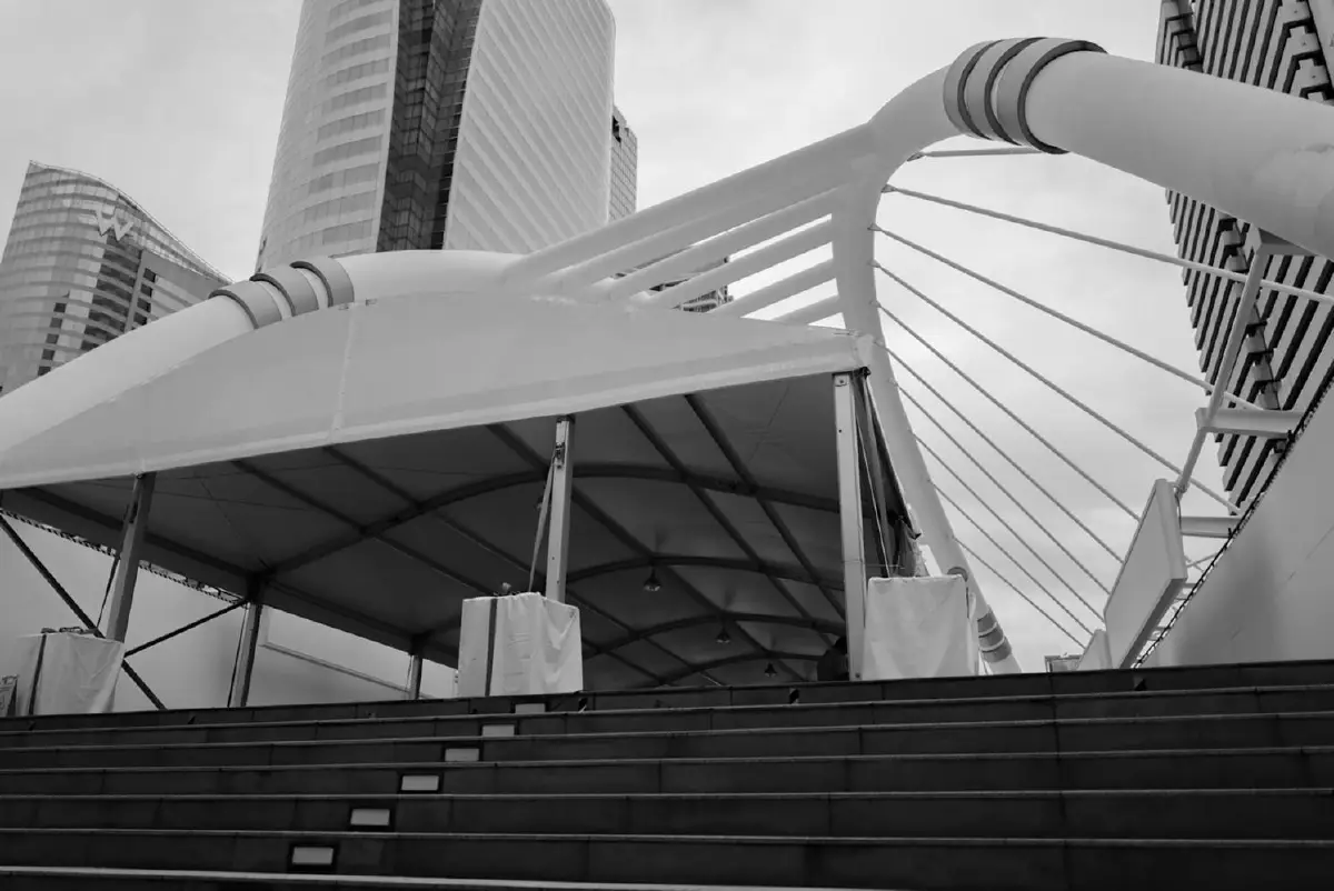 บันทึกภาพกรุงเทพมหานคร ในวันที่ความเหงามาเยือน