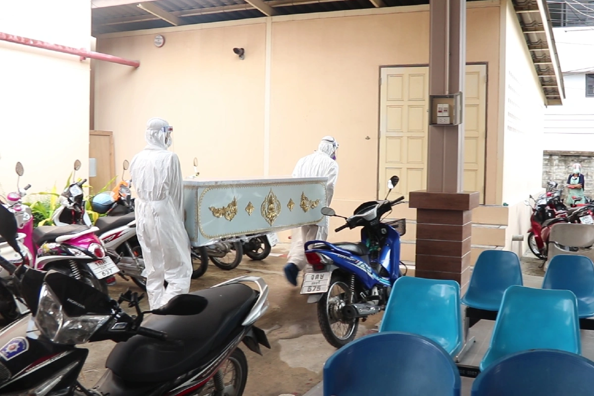 ญาติสุดทน ! แก๊งหากินศพเรียกค่าเคลื่อนย้ายผู้เสียชีวิตโควิดไปวัด15,000บาท