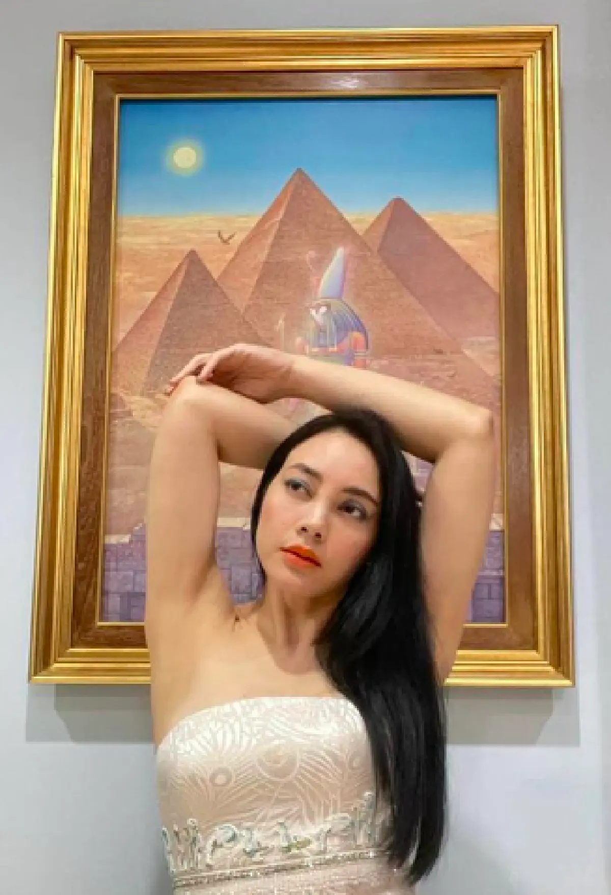 “ตั๊ก บงกช” ใส่ชุดโอต์ กูตูร์ สุดหรู จาก SIRIVANNAVARI อยู่บ้านแบบเริ่ดๆ