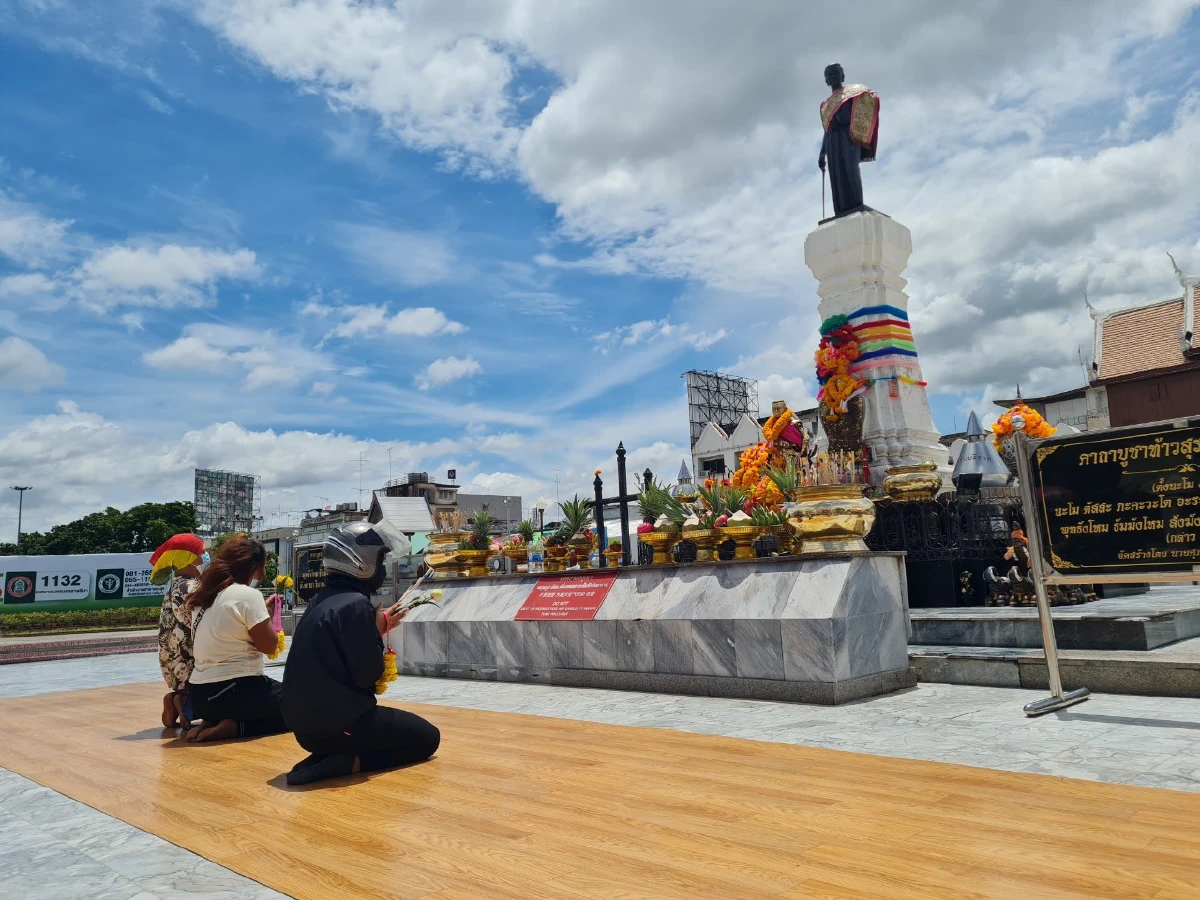 หมอเพลงโคราชเดือดร้อนหนักร้องงดเก็บค่าเช่าศาลาข้างลานย่าโม