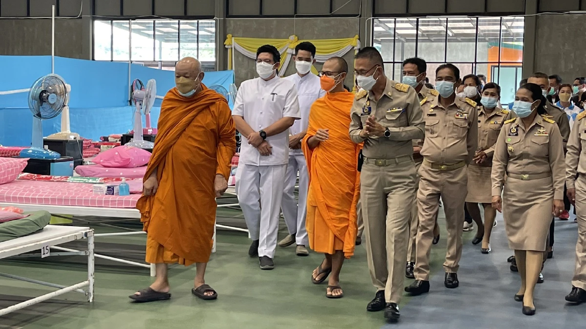 ปทุมธานีวิกฤตพบผู้ป่วยโควิดรอเตียงกว่า3พันรายเร่งเปิดศูนย์พักคอย