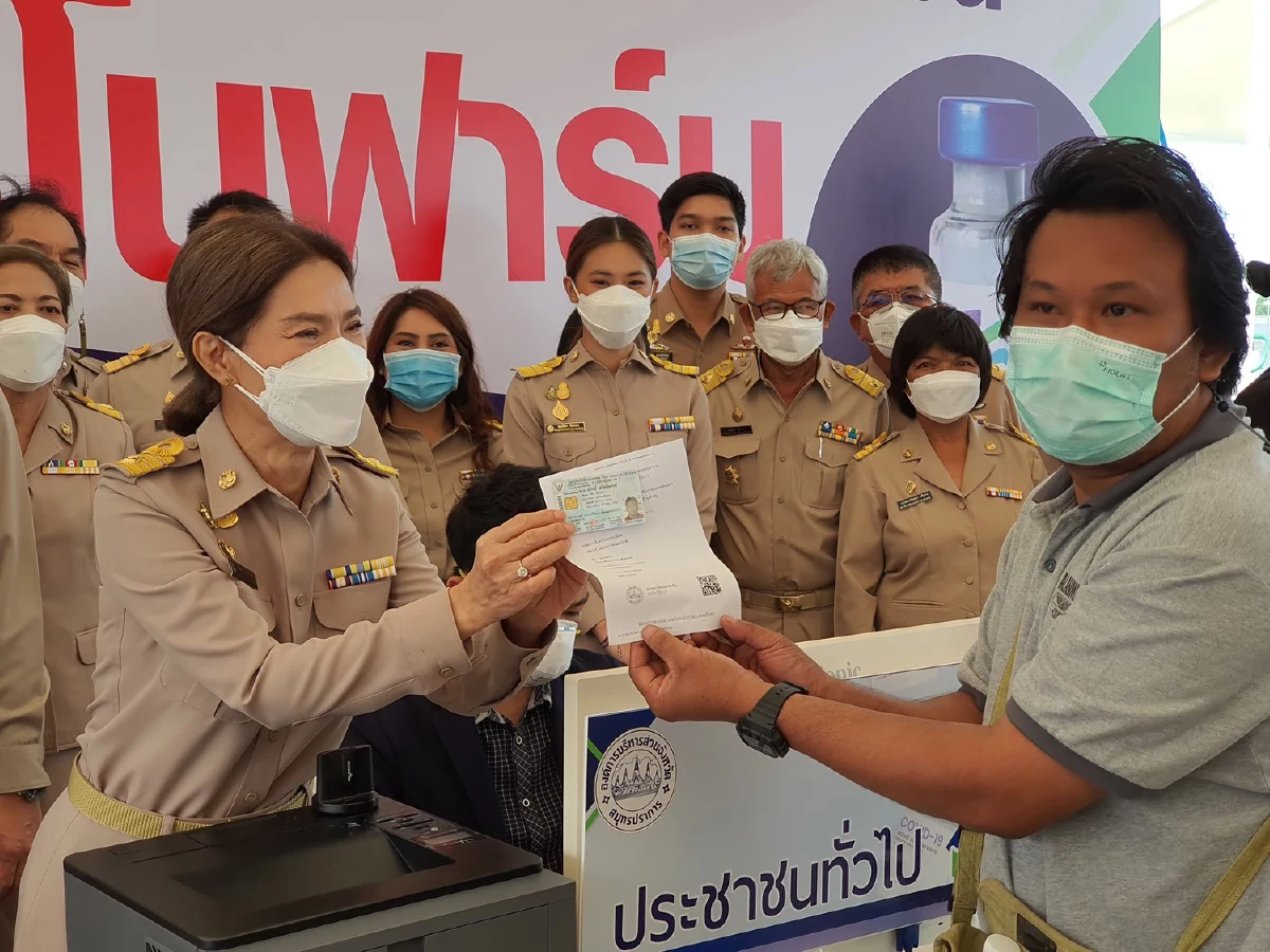 คนปากน้ำต่อแถวยาวเหยียดจองฉีดวัคซีนซิโนฟาร์ม