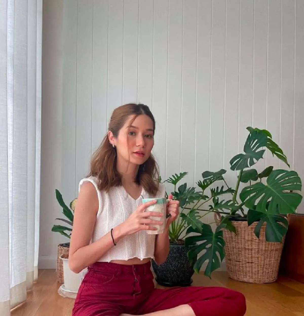 "วี วิโอเลต" ถูกชาวเน็ตพากันกดไลก์รัวๆ หลังใช้แคปชั่นที่มีความหมายรู้กัน!