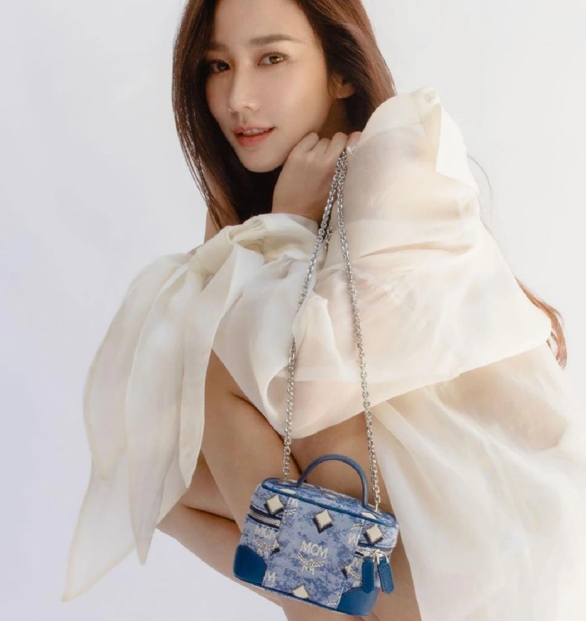 ชี้เป้ากระเป๋าสุดหรูใบใหม่ของสองสาวเซเลบริตี้