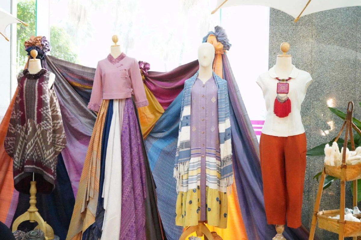 พช.ชวนผู้ประกอบการ OTOP จำหน่ายสินค้าผ่าน Lazada