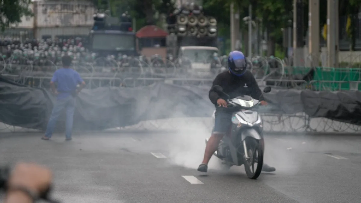 กลุ่มทะลุฟ้าจัดขบวนแห่เทียนไปทำเนียบฯไล่รัฐบาล