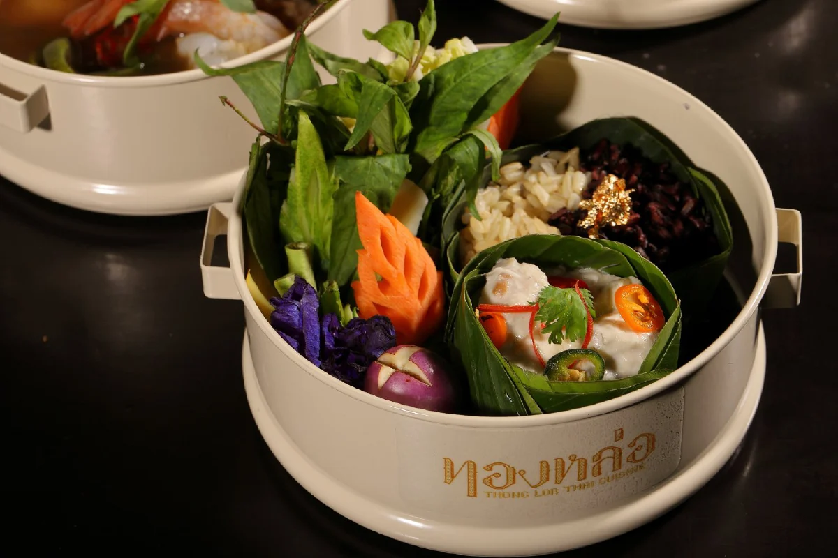 ปิ่นโตมงคล ครบรสแบบไทย ถูกใจ ได้บุญ