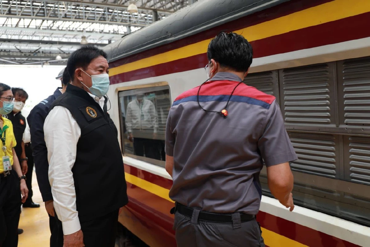 เร่งปรับตู้นอนรถไฟเป็นศูนย์พักคอยผู้ป่วยโควิดเขียว