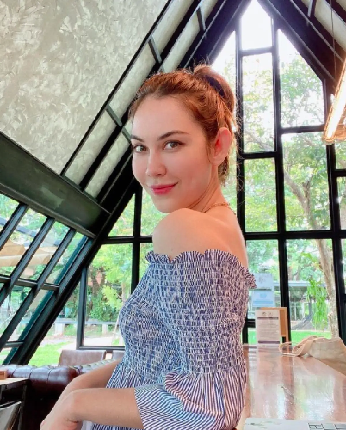 "แมท ภีรนีย์" ใส่บิกินี่โชว์หุ่นแซ่บ นอนโพสท่าชิลๆ 