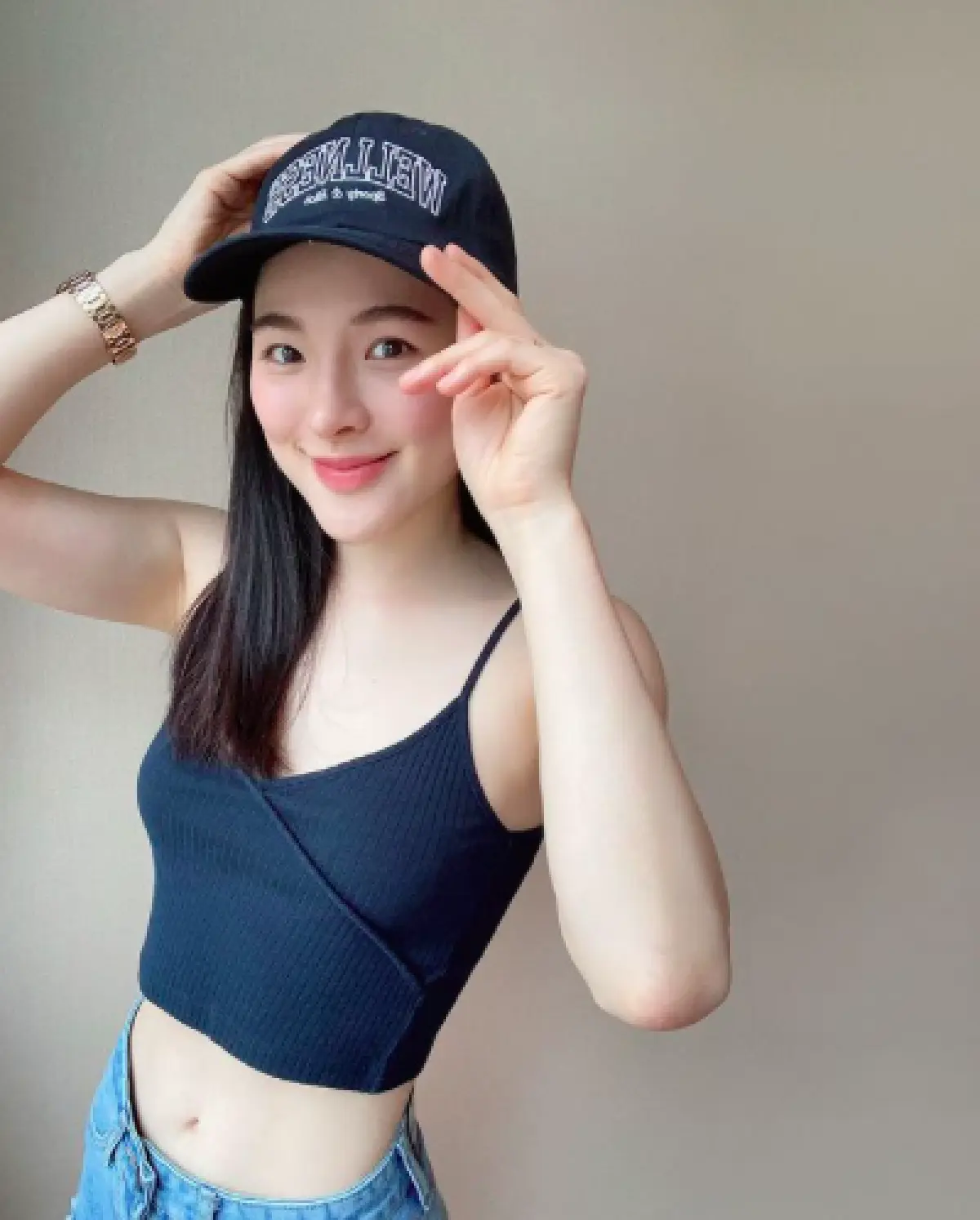 “ปันปัน” ชวนไปดูผีเสื้อที่ห้อง พร้อมอวดผิวขาวออร่ากระแทกตาสุด 