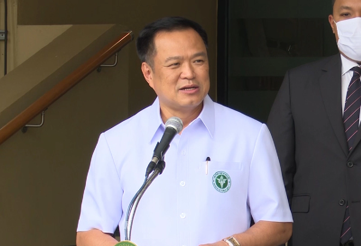 "หมู พิมพ์ผกา" ฟาด "อนุทิน" แซ่บๆ หลังบอกภาพคนแน่นที่ไปรอฉีดวัคซีน เป็นแค่มุมกล้อง