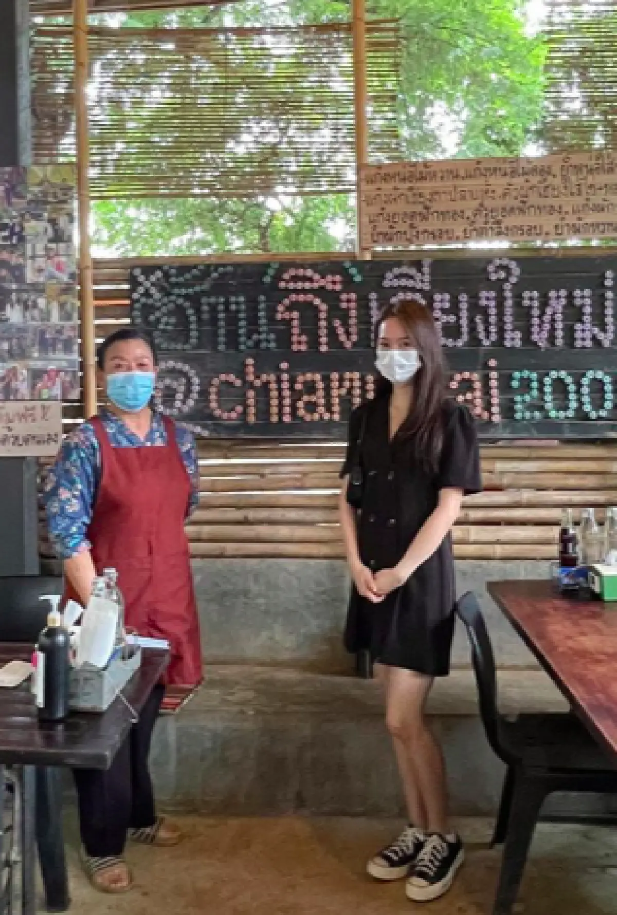 “พิมฐา” ตระเวนขอโทษคาเฟ่-ร้านอาหาร พร้อมมอบเงินเยียวยา หลังเที่ยวเชียงใหม่ไม่กักตัว 