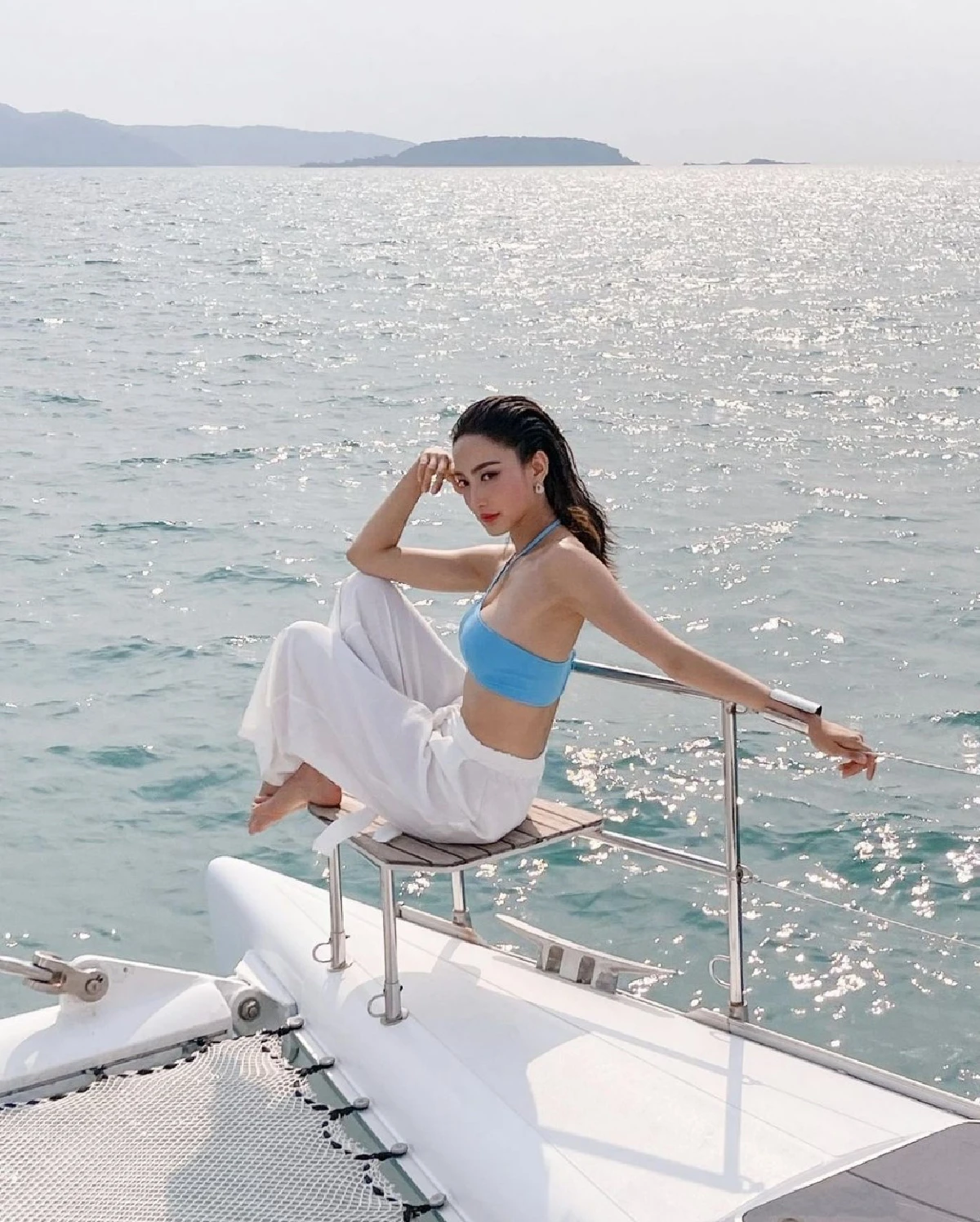 “แต้ว ณฐพร” อวดความเซ็กซี่ในชุดบิกินี่ท่อนบน สดใสกลางทะเล 
