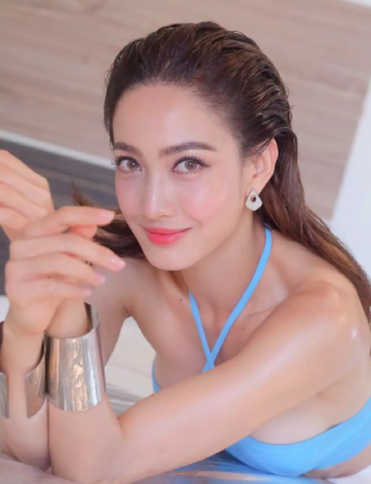 “แต้ว ณฐพร” อวดความเซ็กซี่ในชุดบิกินี่ท่อนบน สดใสกลางทะเล 