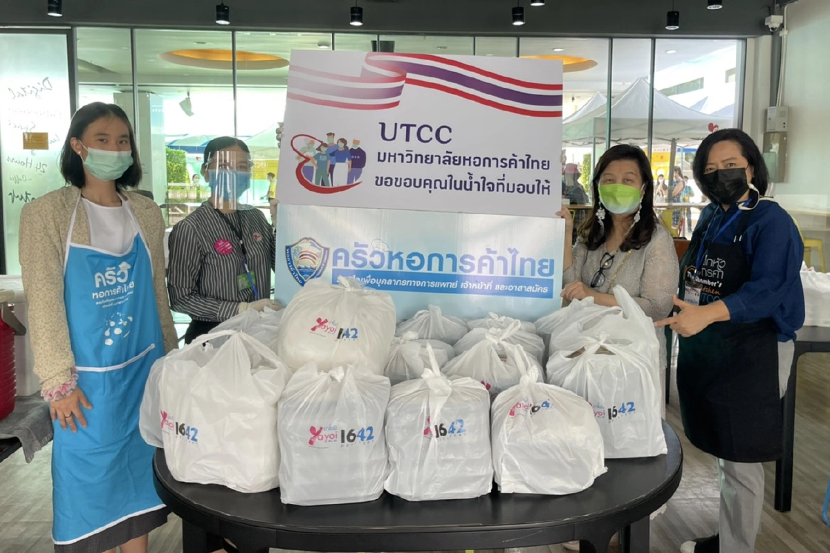 “ครัวหอการค้าไทย”เดินหน้าหนุนแพทย์-พยาบาลศูนย์วัคซีน