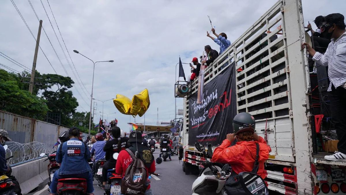 ภาพชุด "คาร์ม็อบ" หลายกลุ่มร่วมเคลื่อนขบวนไล่ประยุทธ์