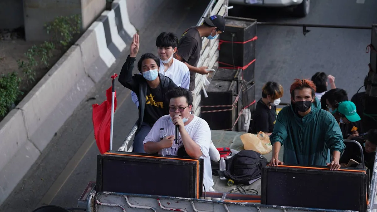 ภาพชุด "คาร์ม็อบ" หลายกลุ่มร่วมเคลื่อนขบวนไล่ประยุทธ์