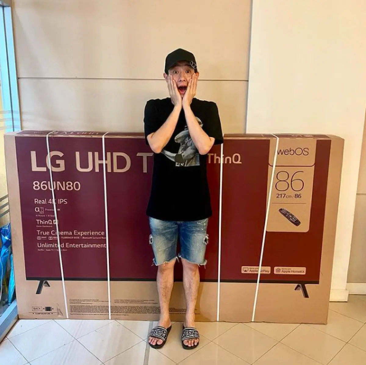 “บอย พีซเมคเกอร์” ถึงกับอ้าปากค้าง “ปาร์คยูชอน” ส่งของขวัญขึ้นบ้านใหม่ ชิ้นใหญ่อลังการ