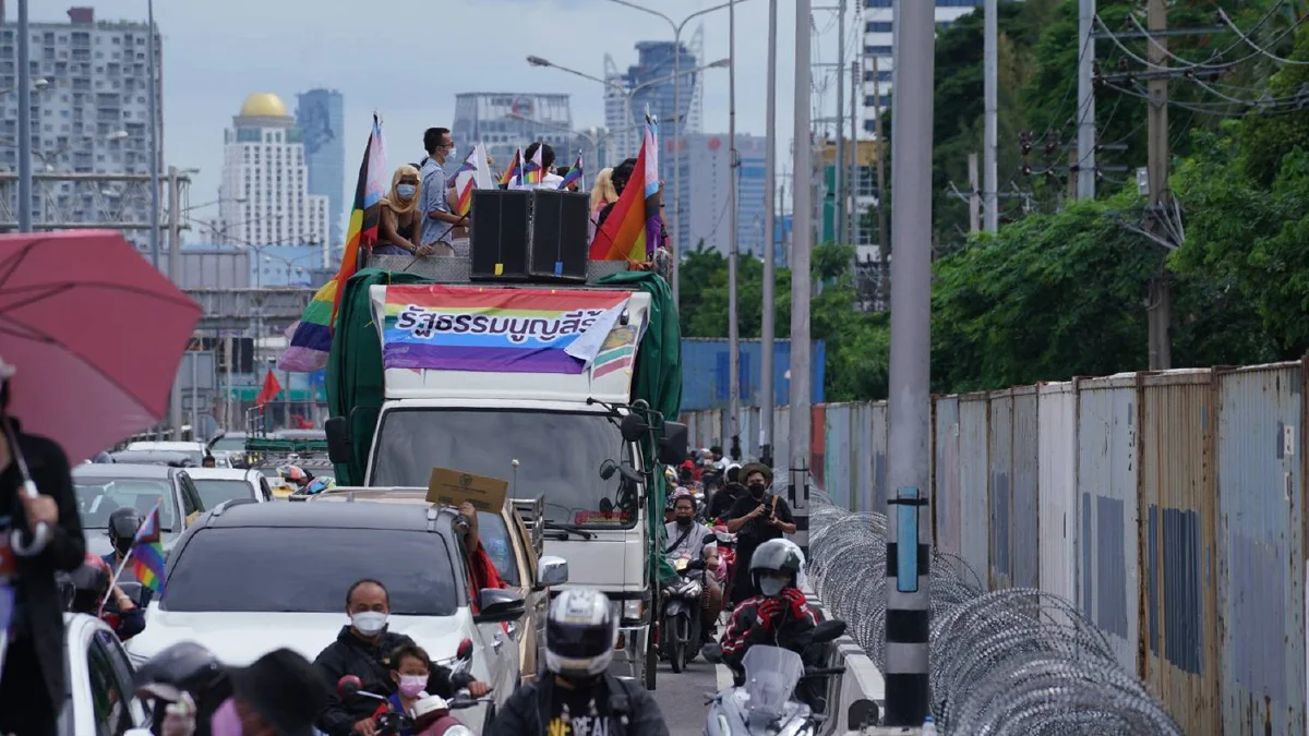 ภาพชุด "คาร์ม็อบ" หลายกลุ่มร่วมเคลื่อนขบวนไล่ประยุทธ์