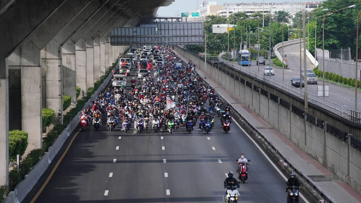 ภาพชุด "คาร์ม็อบ" หลายกลุ่มร่วมเคลื่อนขบวนไล่ประยุทธ์